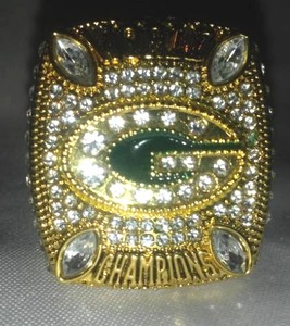 lot 133 image: Green Bay Packers Super Bowl Ring.