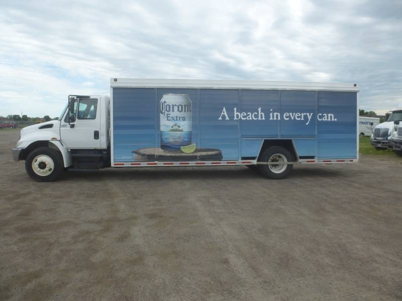 lot 1 image: 2005 International 4300 Beverage Truck # 1897