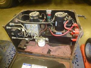 lot 35 image: Lift Gate Wet Kits For Parts
