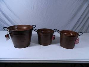 lot 21 image: 3 New Metal Planters