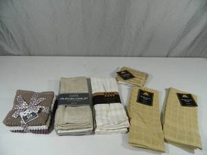 lot 52 image: 18 New Assorted Kitchen Towels