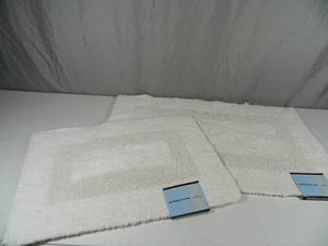 lot 79 image: 2 New 100% Cotton Reversible Bath Rugs
