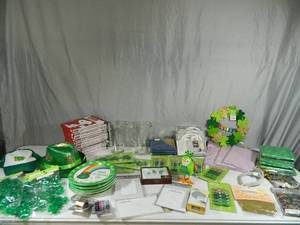 lot 93 image: Huge Lot of New Party, Holiday, Household Items