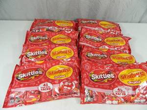 lot 110 image: 8 New Large Bags of Candy