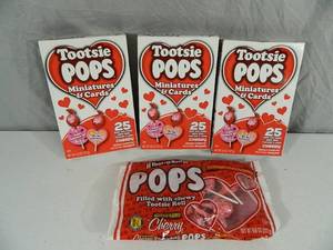lot 114 image: New Tootsie Pops