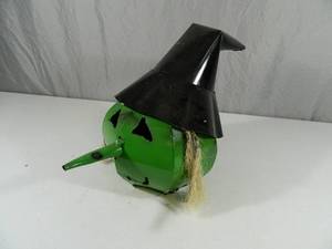 lot 18 image: New Halloween Witch Recycled Metal Garden Art