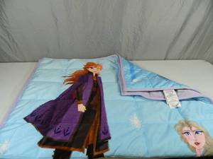 lot 24 image: New Frozen II Kids 3.5 lb Weighted Blanket