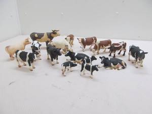 lot 2 image: Schleich brand cattle