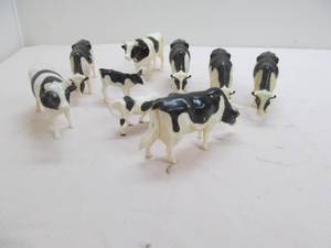 lot 5 image: vintage Nylint cattle