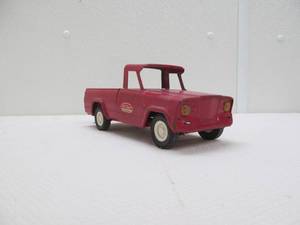 lot 10 image: vintage Tonka jeep pickup