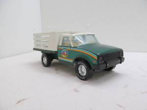 lot 18 image: Nylint farm livestock truck