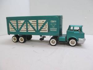 lot 21 image: vintage Structo livestock truck and trailer