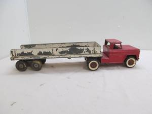 lot 26 image: vintage Structo truck ,vintage Tonka toy flat bed trailer