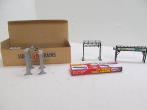 lot 68 image: rail road accessories