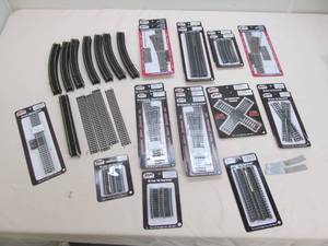 lot 75 image: Atlas model railroad snap track
