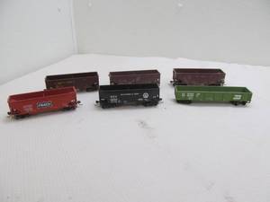 lot 92 image: Open hoppers, passenger car, livestock trailer