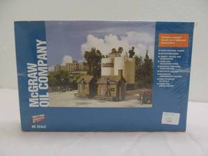 lot 166 image: Walthers kit