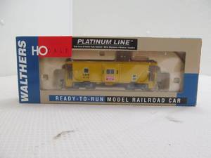 lot 212 image: Walthers train car