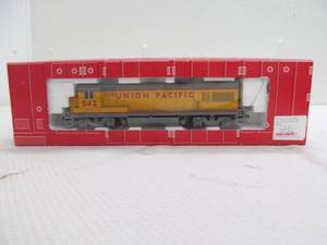 lot 323 image: Atlas locomotive