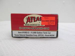 lot 463 image: Atlas car