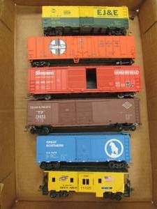 lot 515 image: unboxed train cars
