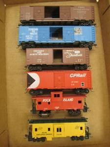 lot 516 image: unboxed train cars