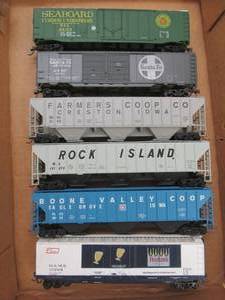 lot 521 image: unboxed train cars
