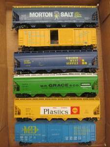 lot 525 image: unboxed train cars