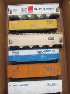 lot 527 image: unboxed train cars