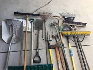 lot 1 image: Long Handled Tools