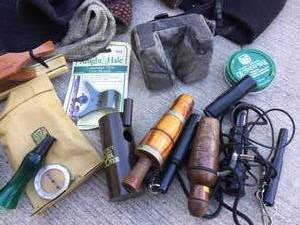 lot 47 image: Cabelas Hunting Bag Full Of Gear