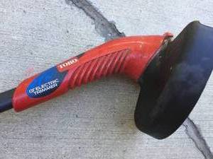 lot 52 image: Toro 13 Inch Weed Whip