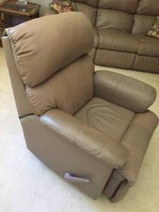 lot 69 image: Leather Flexsteel Recliner