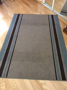 lot 94 image: Mainstays Rug