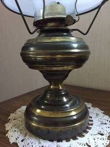lot 101 image: Vintage Oil Lantern
