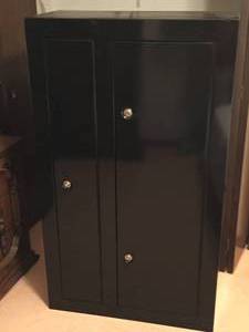 lot 106 image: Homak Gun Safe