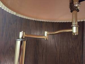 lot 114 image: Brass Floor Lamp