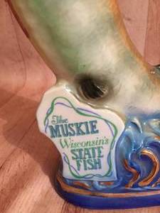 lot 130 image: 1971 Jim Beam Musky Decanter