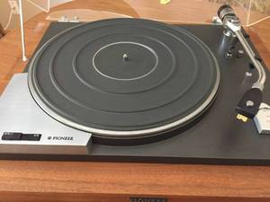 lot 161 image: Pioneer Turntable