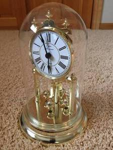 lot 182 image: Elgin Quartz Table Clock
