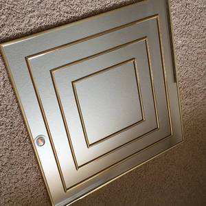 lot 190 image: Brass Wall Mirror