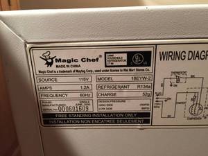 lot 220 image: Magic Chef Dorm Fridge