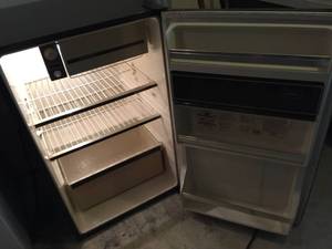lot 230 image: Kenmore Dorm Fridge