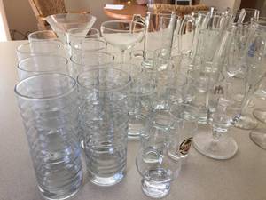 lot 275 image: Assorted Glassware