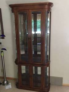 lot 286 image: Lighted China Cabinet With Curved Glass And Beveled Windows