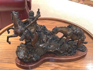 lot 204 image: Amazing Sculpture Cougar Pass by Marvin Houk