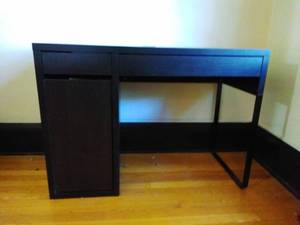 Black Desk