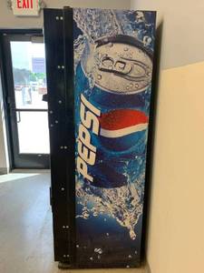 Vendo Pepsi pop soda machine works ...