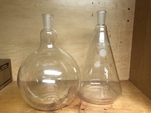 lot 89 image: Four-Piece Beaker Lot