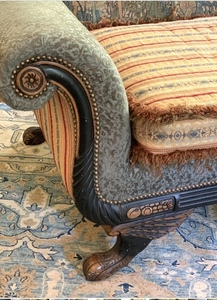 lot 9 image: Beautiful Ornate Sofa